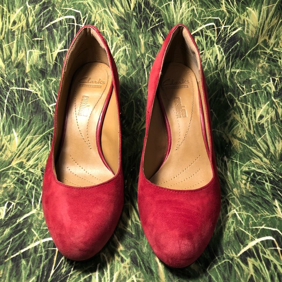 clarks heels red